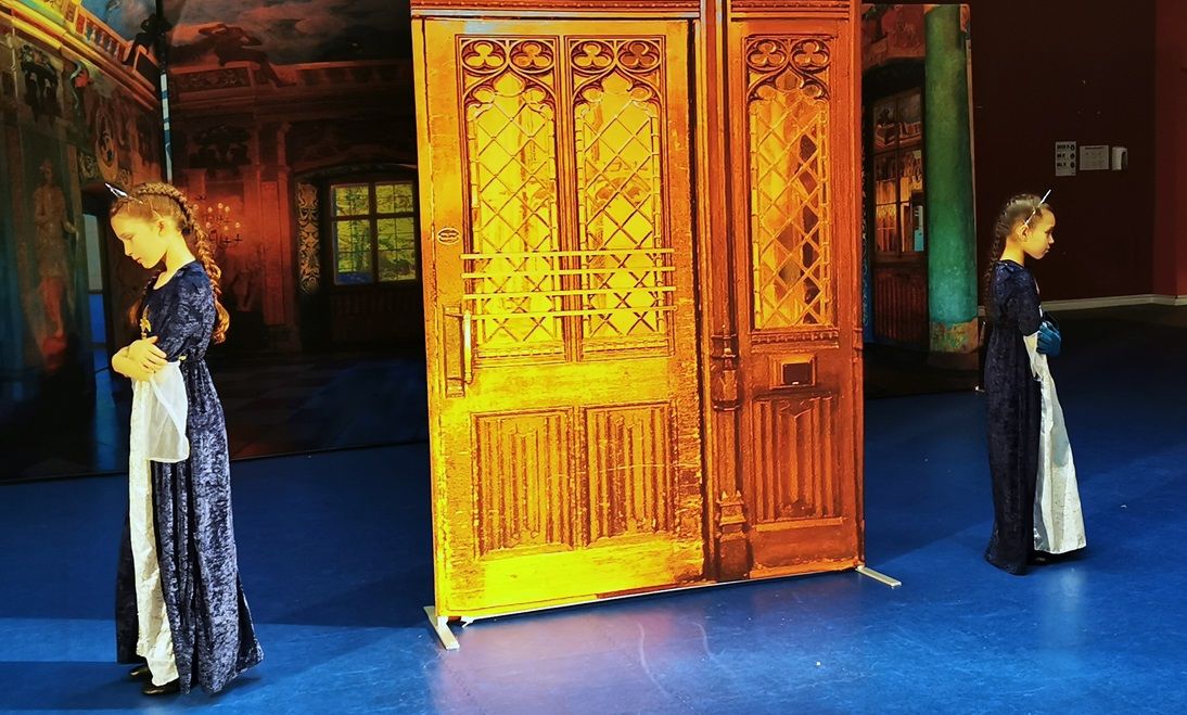 Frozen - A1 STAGE - POP-UP FLATS 2.3m high - PHOTOS - 03