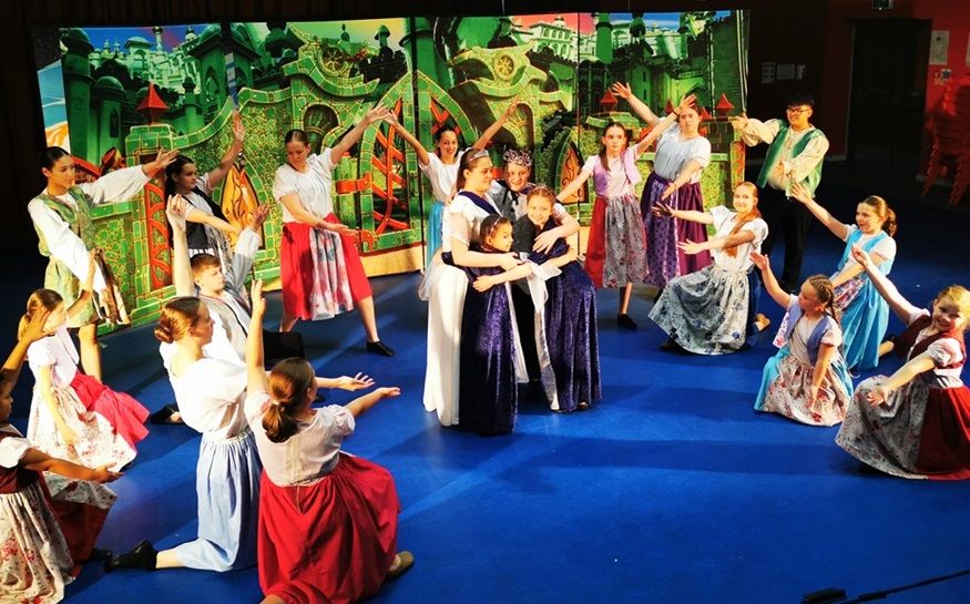 Frozen - A1 STAGE - POP-UP FLATS 2.3m high - PHOTOS - 19