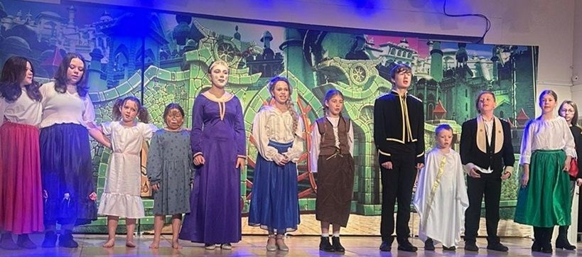 Frozen - A1 STAGE - POP-UP FLATS 2.3m high - PHOTOS - 22