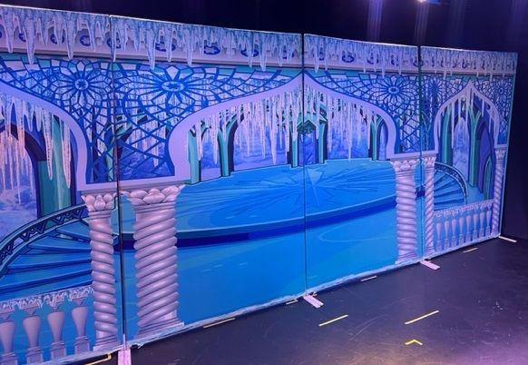 Frozen - A1 STAGE - POP-UP FLATS 2.3m high - PHOTOS - 33