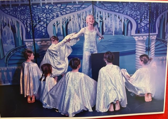 Frozen - A1 STAGE - POP-UP FLATS 2.3m high - PHOTOS - 34