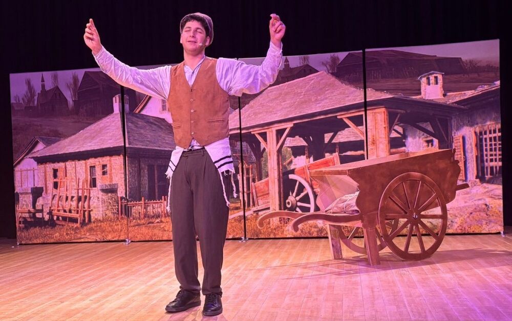 Fiddler on the Roof - A1 STAGE - POP-UP FLATS 2.3m high - PHOTOS - 01
