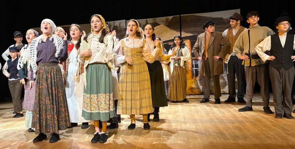 Fiddler on the Roof - A1 STAGE - POP-UP FLATS 2.3m high - PHOTOS - 02