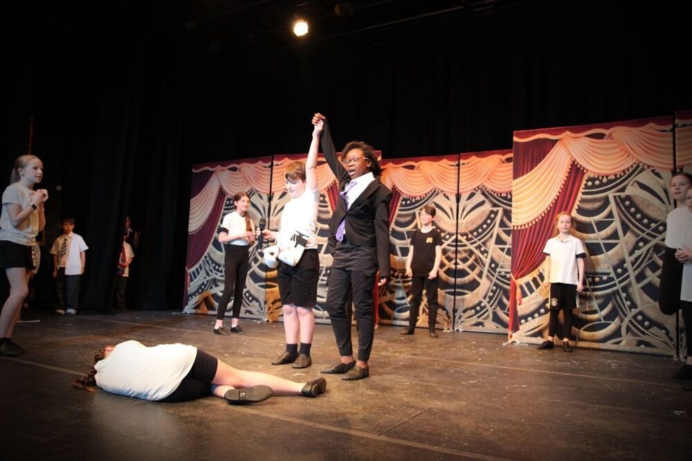 Bugsy - A1 STAGE - POP-UP FLATS 2.3m high - PHOTOS - 19