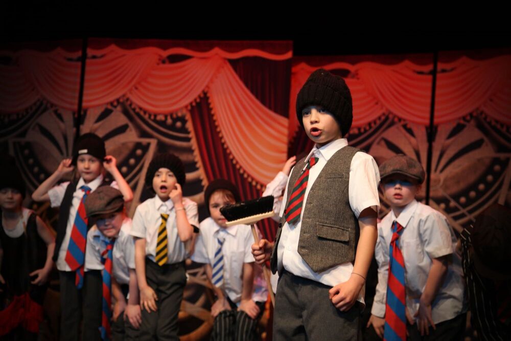Bugsy - A1 STAGE - POP-UP FLATS 2.3m high - PHOTOS - 22