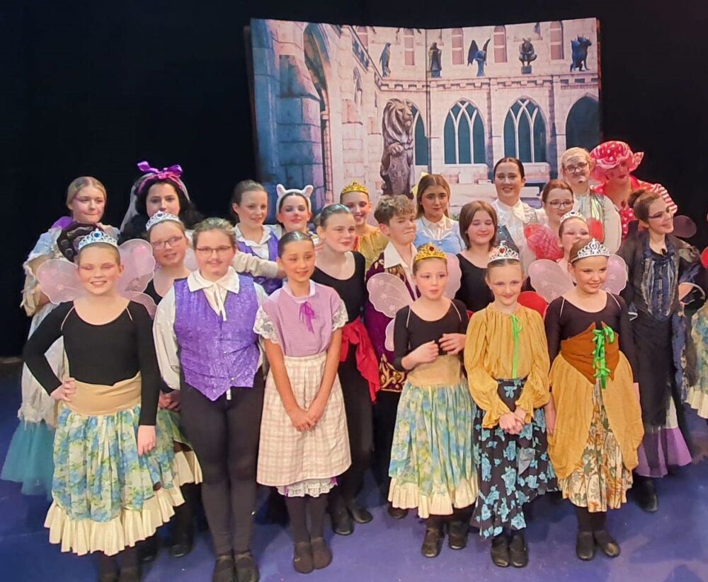 Beauty and the Beast (b) - A1 STAGE - POP-UP FLATS 2.3m high - PHOTOS - 02