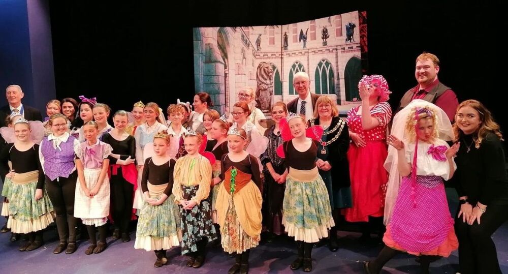 Beauty and the Beast (b) - A1 STAGE - POP-UP FLATS 2.3m high - PHOTOS - 03