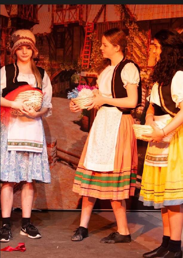Beauty and the Beast (b) - A1 STAGE - POP-UP FLATS 2.3m high - PHOTOS - 16