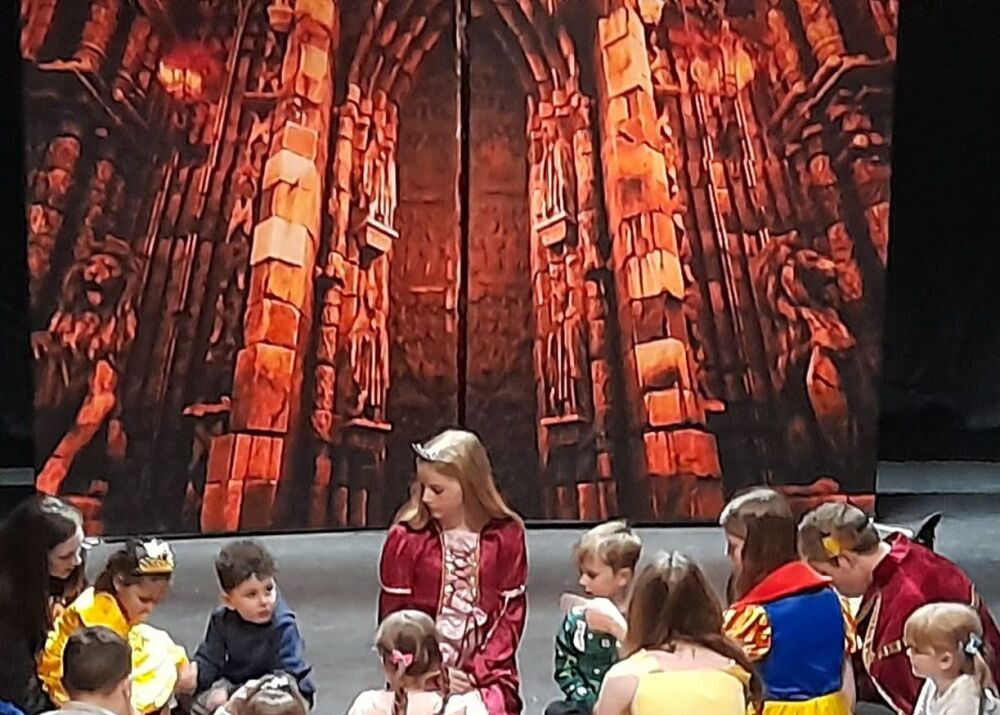 Beauty and the Beast (b) - A1 STAGE - POP-UP FLATS 2.3m high - PHOTOS - 21