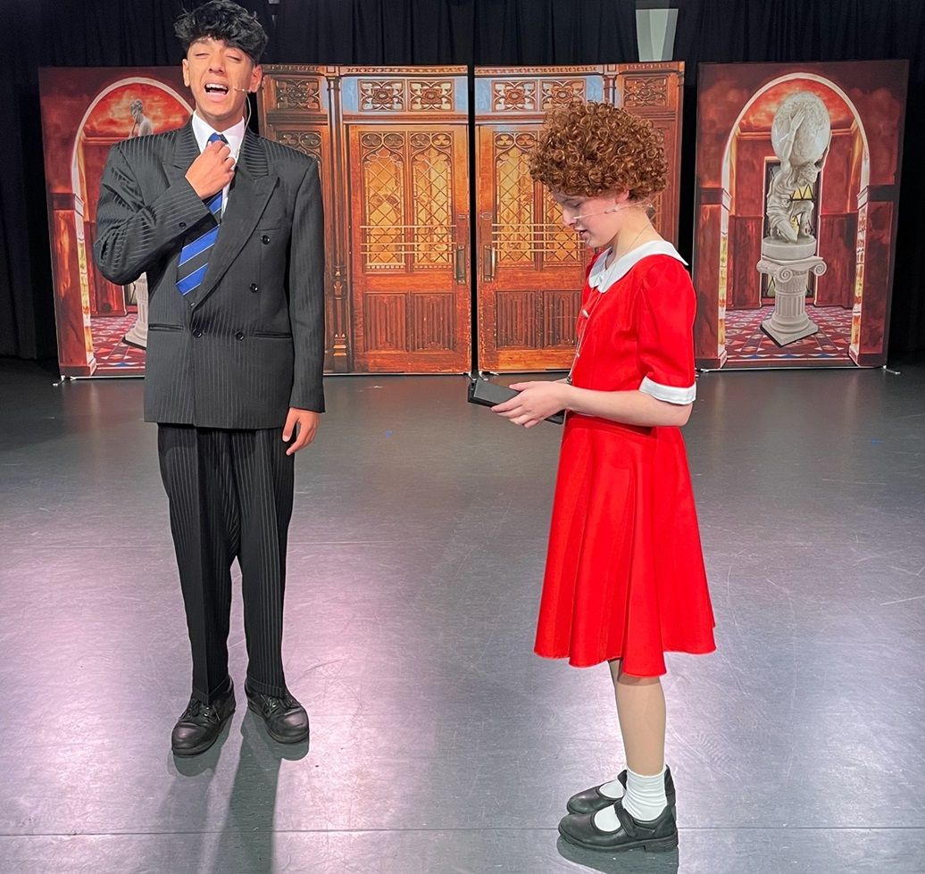 Annie - A1 STAGE - POP-UP FLATS 2.3m high - PHOTOS - 01
