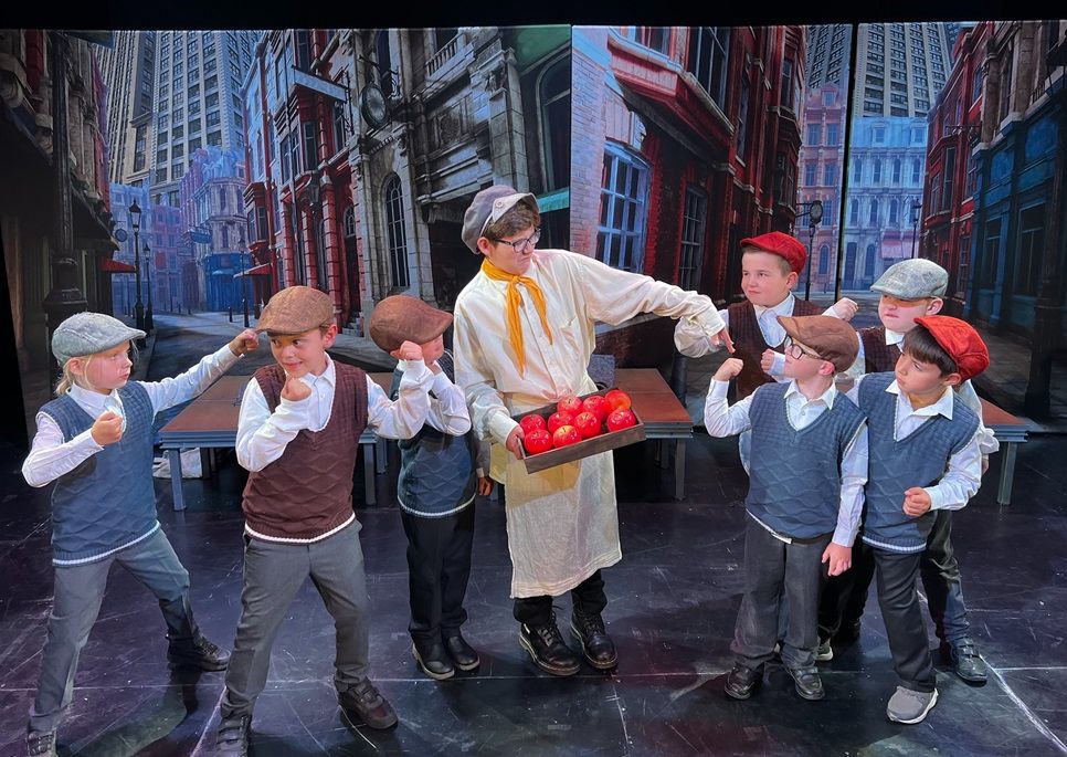 Annie - A1 STAGE - POP-UP FLATS 2.3m high - PHOTOS - 04