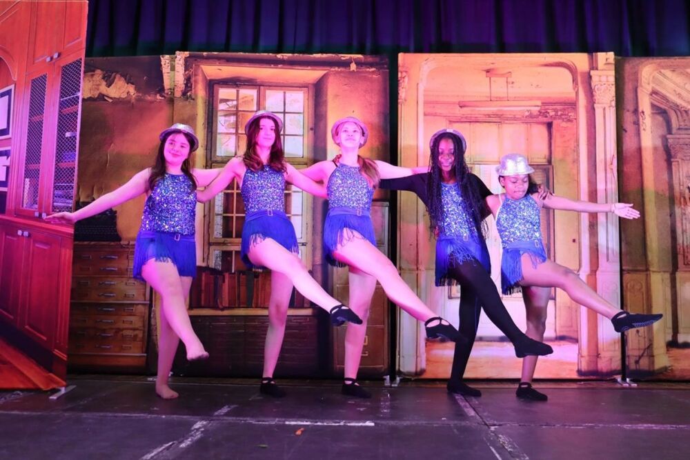 Annie - A1 STAGE - POP-UP FLATS 2.3m high - PHOTOS - 07