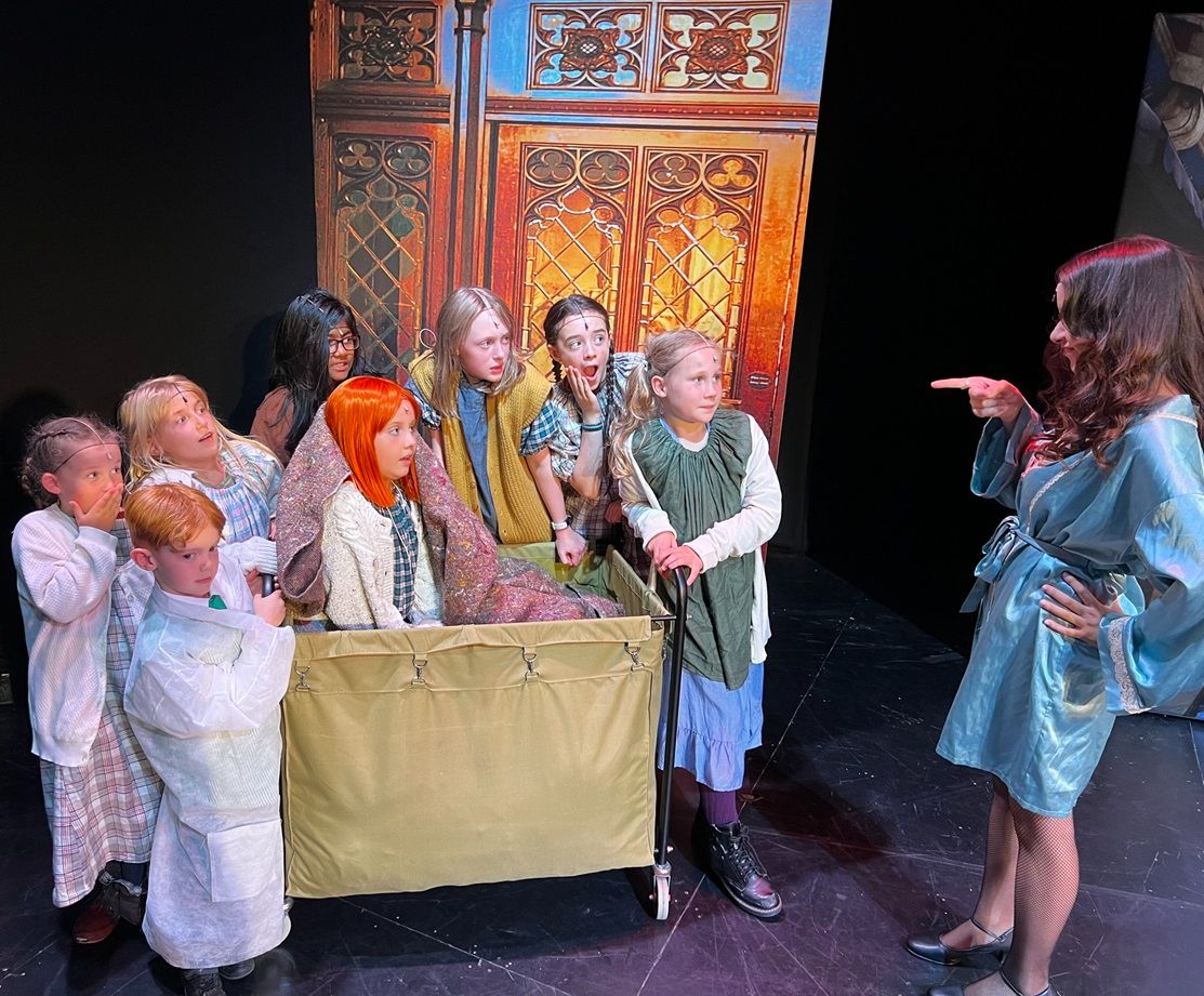 Annie - A1 STAGE - POP-UP FLATS 2.3m high - PHOTOS - 08