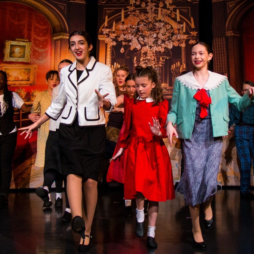 Annie - A1 STAGE - POP-UP FLATS 3.5m high - PHOTOS - 01
