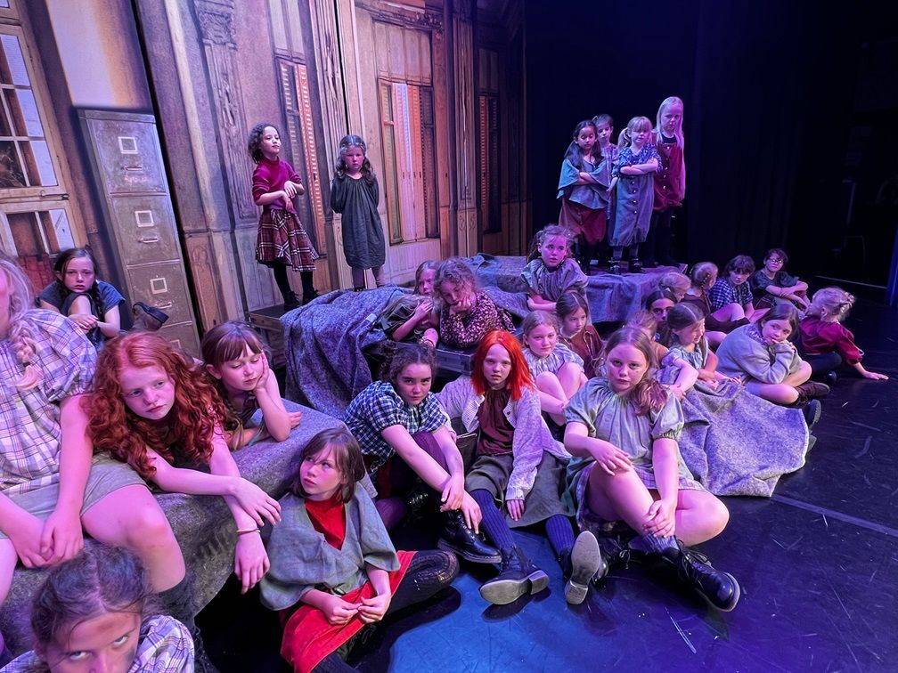Annie - A1 STAGE - POP-UP FLATS 3.5m high - PHOTOS - 04