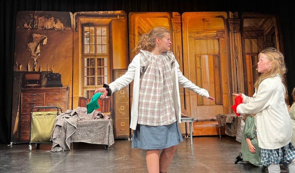 Annie - A1 STAGE - POP-UP FLATS 3.5m high - PHOTOS - 05