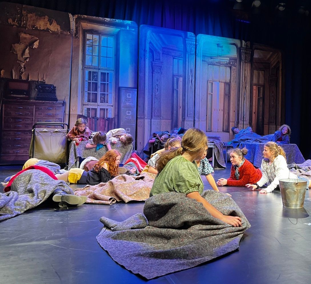 Annie - A1 STAGE - POP-UP FLATS 3.5m high - PHOTOS - 06