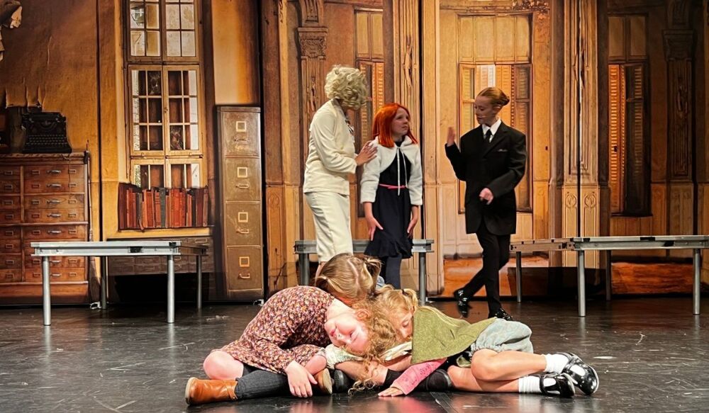 Annie - A1 STAGE - POP-UP FLATS 3.5m high - PHOTOS - 07