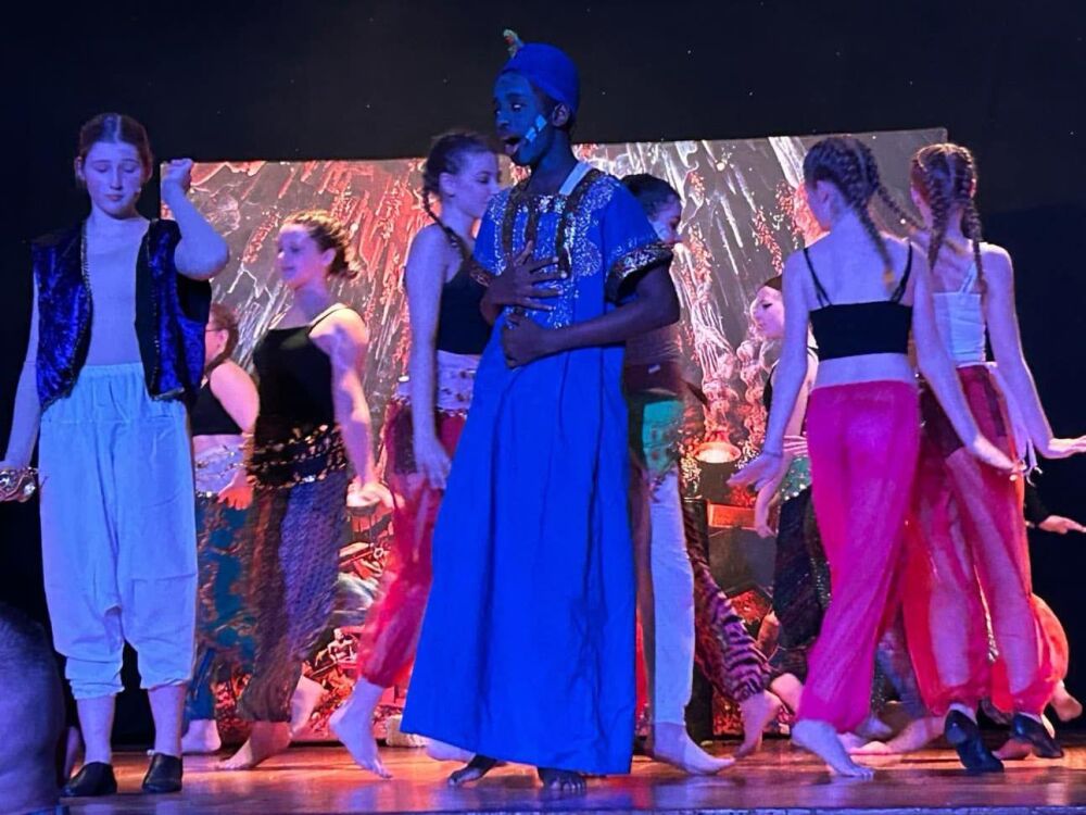 Aladdin (a) - A1 STAGE - POP-UP FLATS 2.3m high - PHOTOS - 03