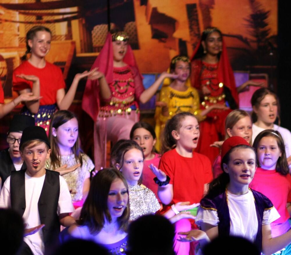 Aladdin (a) - A1 STAGE - POP-UP FLATS 2.3m high - PHOTOS - 04