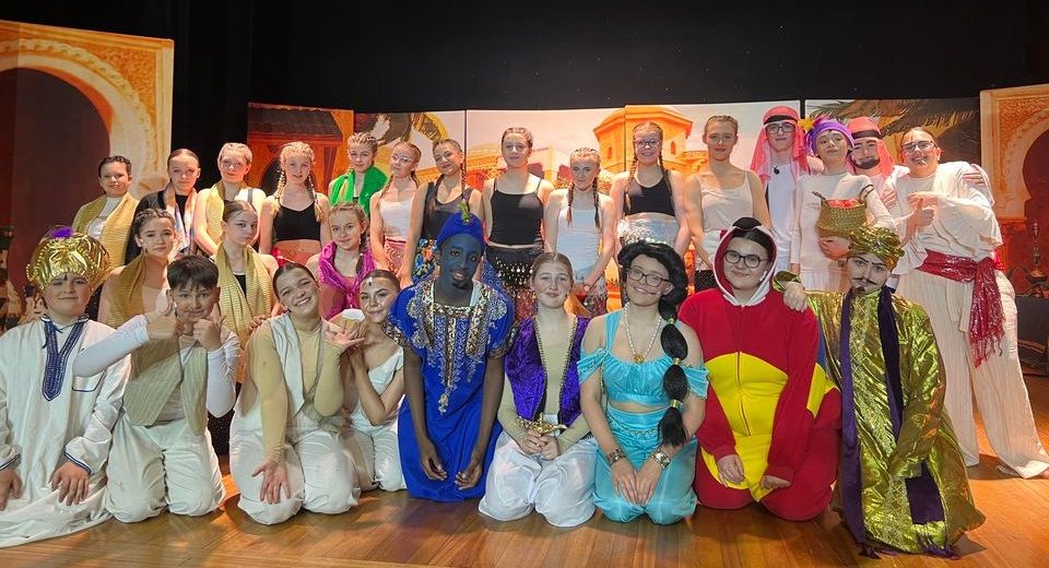 Aladdin (a) - A1 STAGE - POP-UP FLATS 2.3m high - PHOTOS - 06