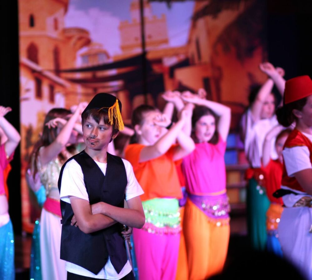 Aladdin (a) - A1 STAGE - POP-UP FLATS 2.3m high - PHOTOS - 15