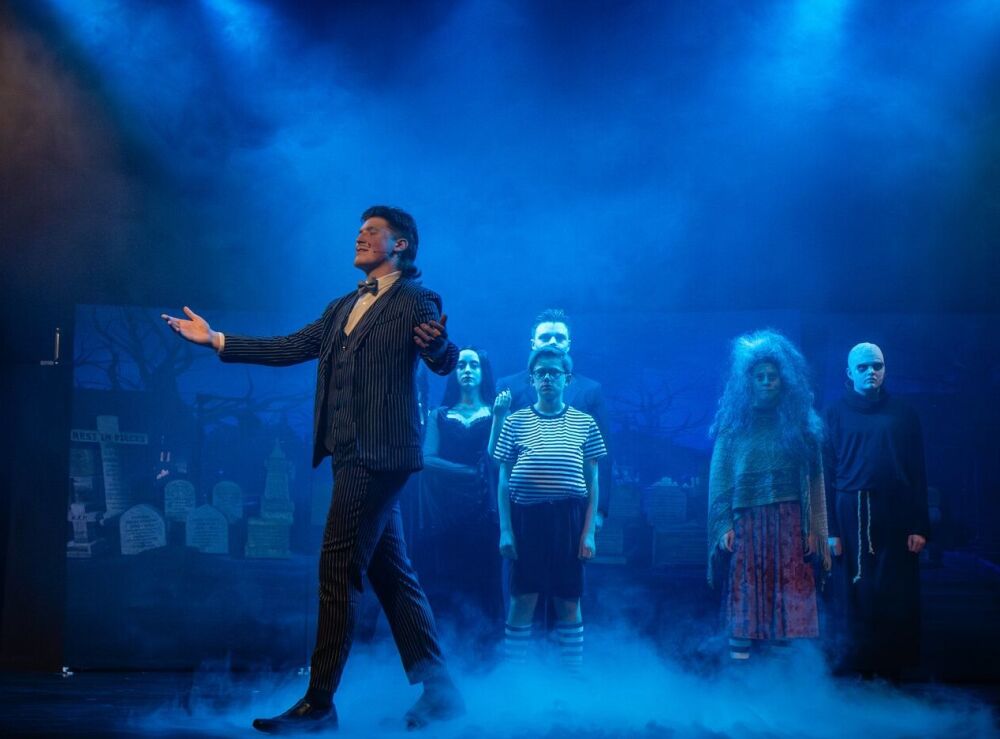 Addams Family - A1 STAGE - POP-UP FLATS 2.3m high - PHOTOS - 04