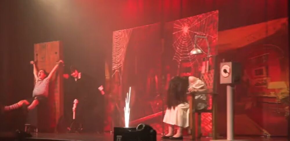 Addams Family - A1 STAGE - POP-UP FLATS 2.3m high - PHOTOS - 12