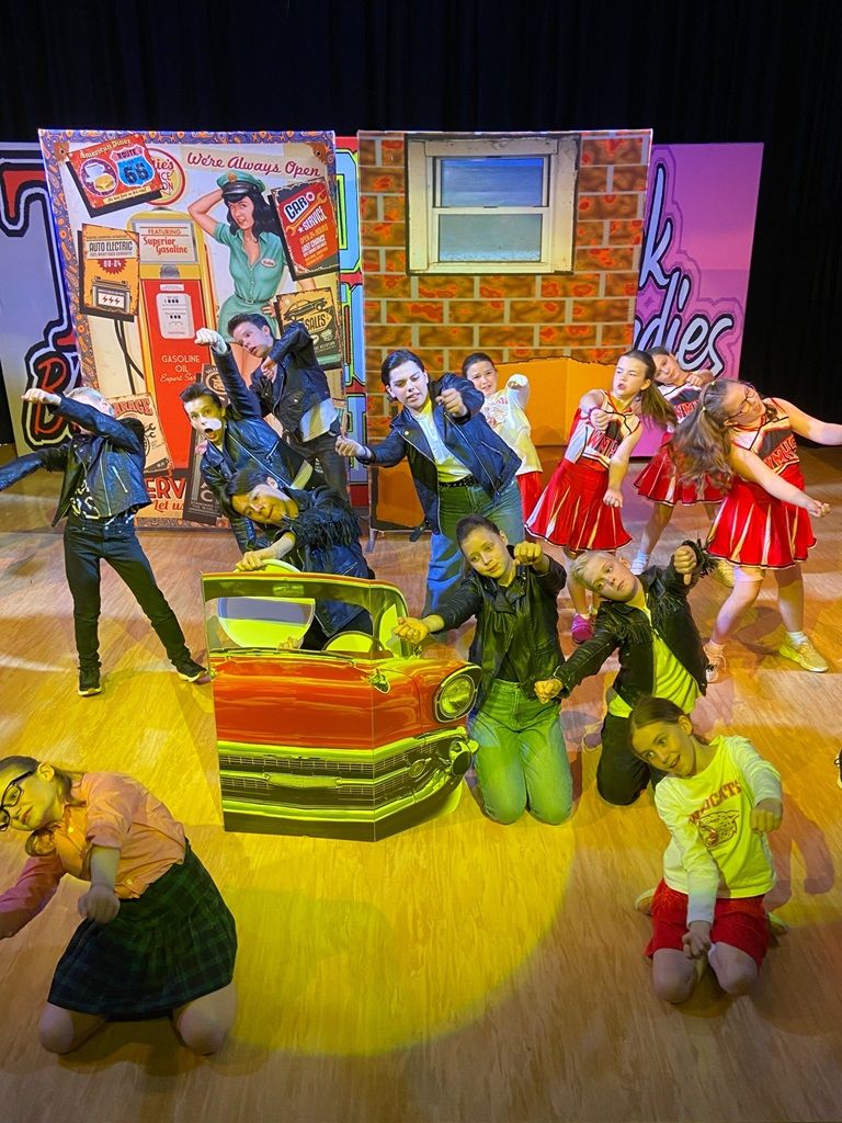 Grease (b)- A1 STAGE - POP-UP FLATS 2.3m high - PHOTOS - 05