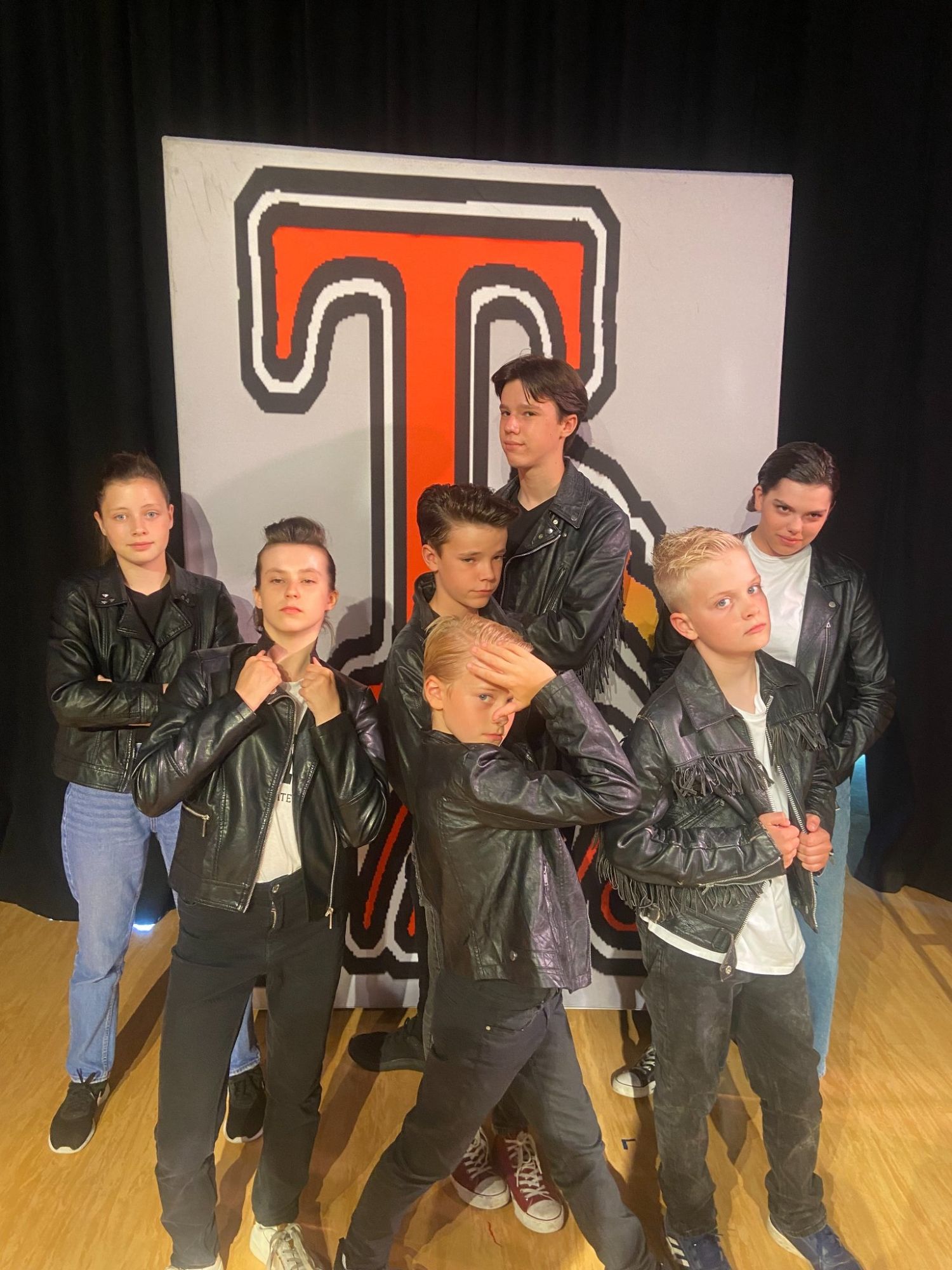 Grease (b)- A1 STAGE - POP-UP FLATS 2.3m high - PHOTOS - 07