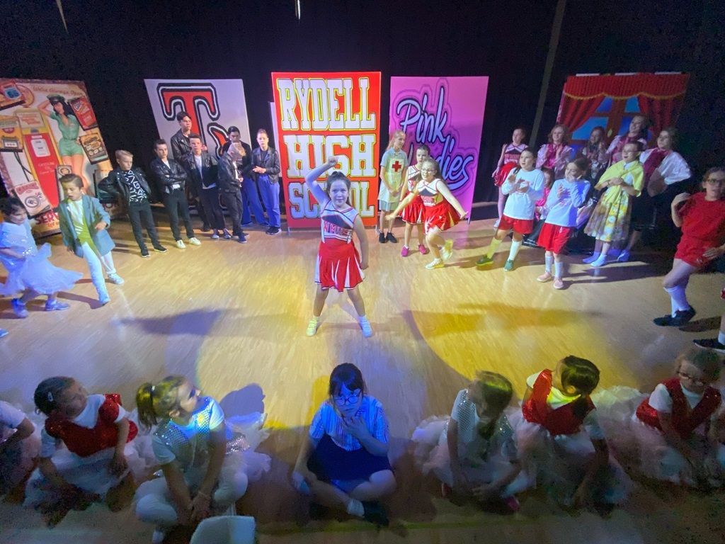 Grease (b)- A1 STAGE - POP-UP FLATS 2.3m high - PHOTOS - 22