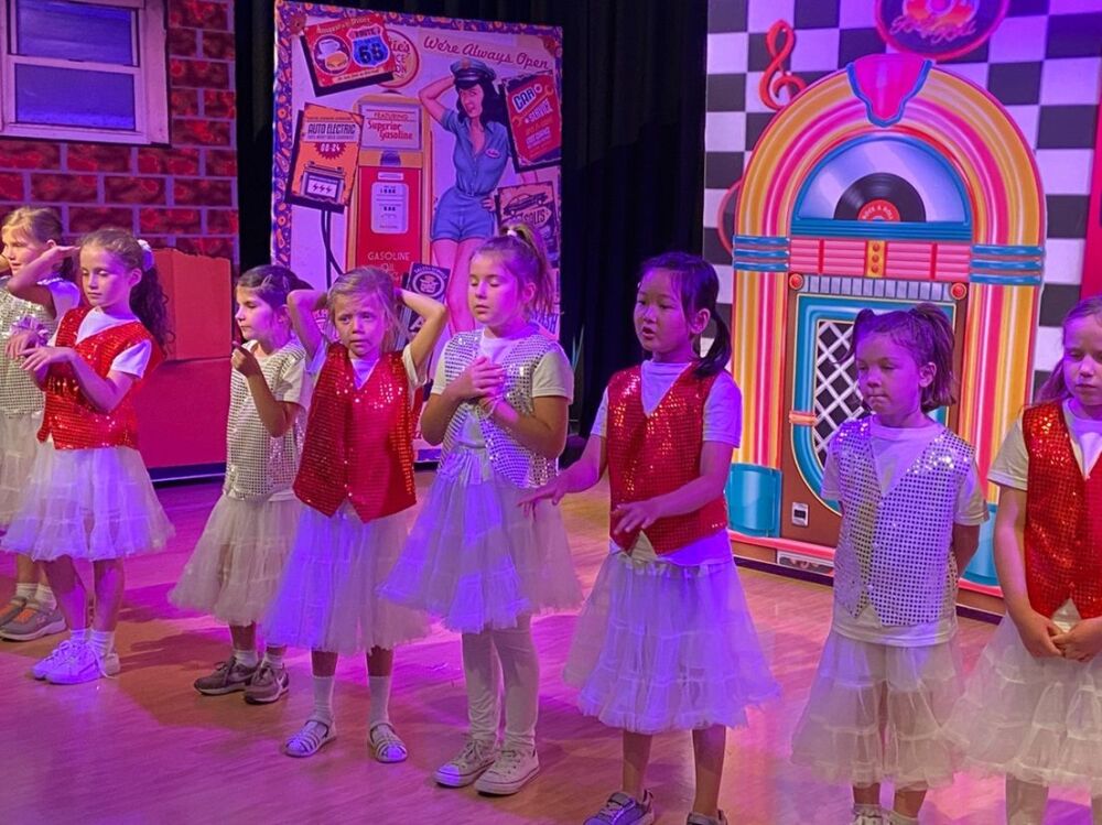 Grease (b)- A1 STAGE - POP-UP FLATS 2.3m high - PHOTOS - 29