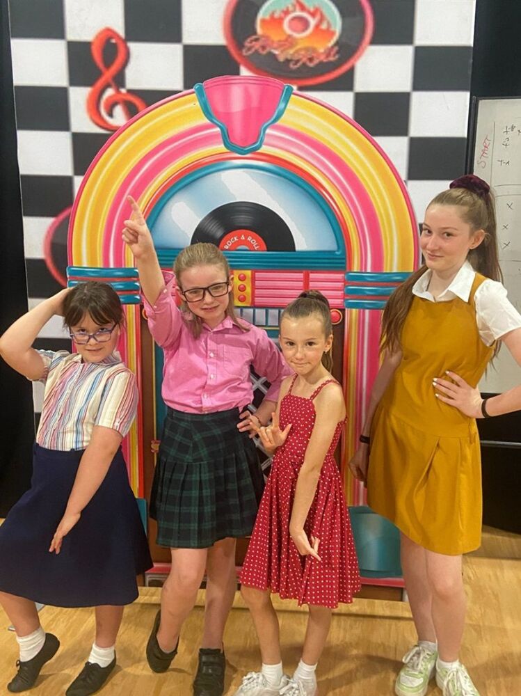 Grease (b)- A1 STAGE - POP-UP FLATS 2.3m high - PHOTOS - 32
