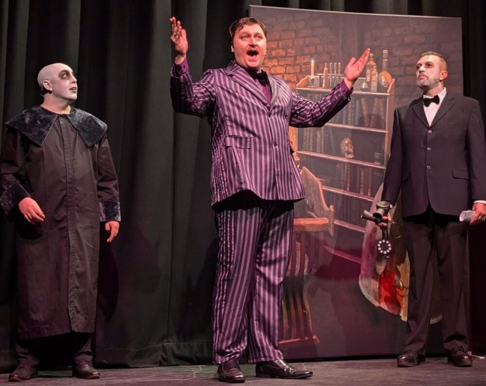 Addams Family - A1 STAGE - POP-UP FLATS 2.3m high - PHOTOS - 33