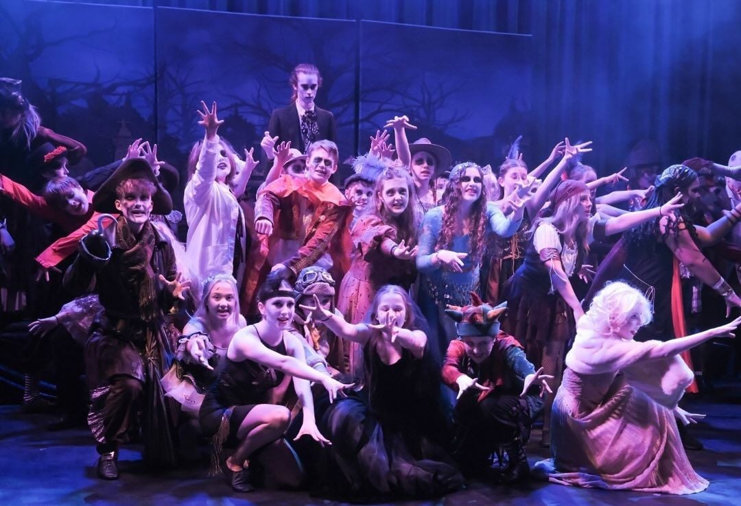 Addams Family - A1 STAGE - POP-UP FLATS 2.3m high - PHOTOS - 43