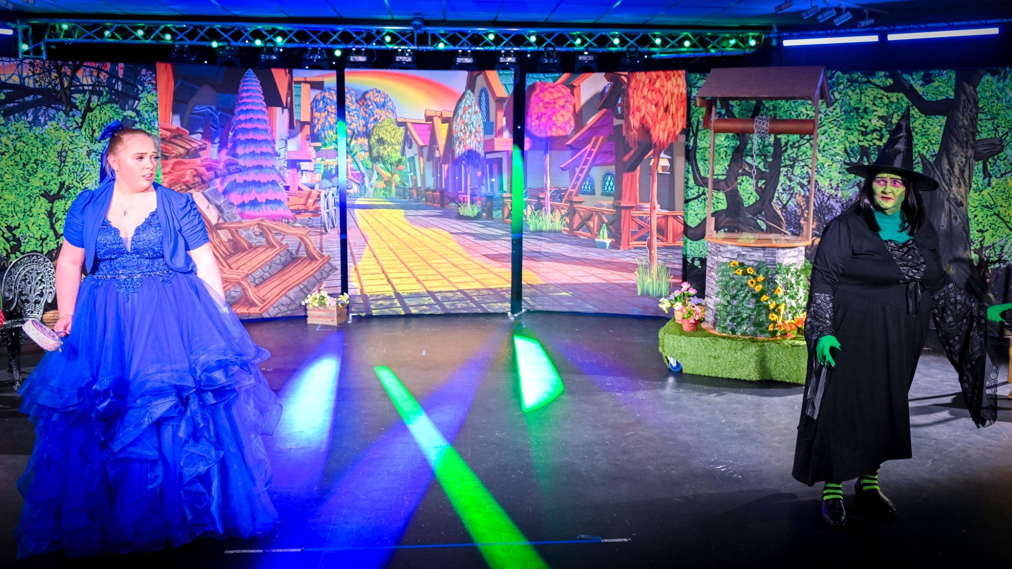 Wizard of Oz (a) - A1 STAGE - POP-UP FLATS 2.3m high - PHOTOS - 06