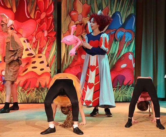 Alice in Wonderland - A1 STAGE - POP-UP FLATS 2.3m high - PHOTOS - 02
