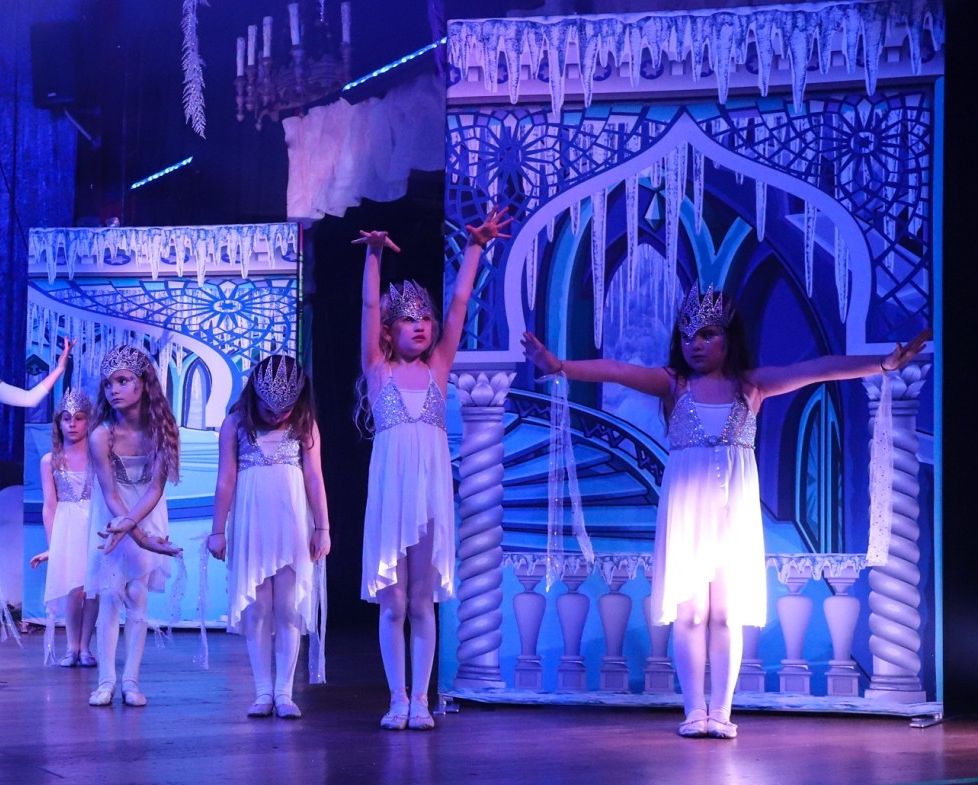 Frozen - A1 STAGE - POP-UP FLATS 2.3m high - PHOTOS - 52