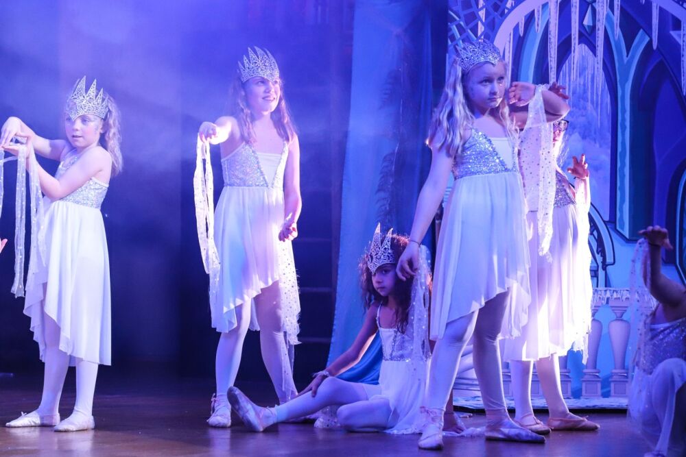 Frozen - A1 STAGE - POP-UP FLATS 2.3m high - PHOTOS - 54