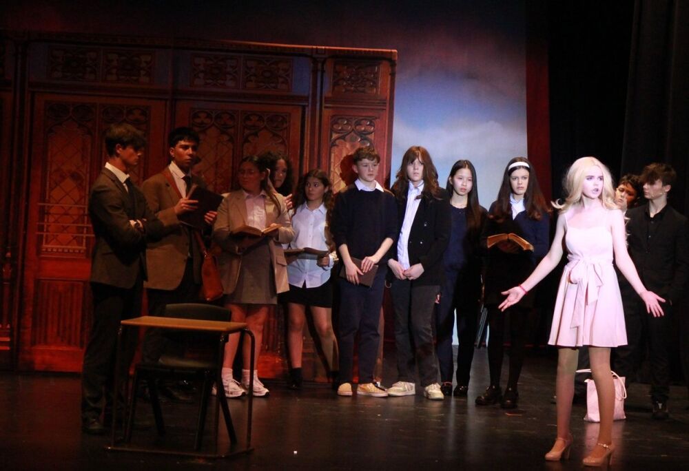 Legally Blonde - A1 STAGE - POP-UP FLATS 2.3m high - PHOTOS - 56