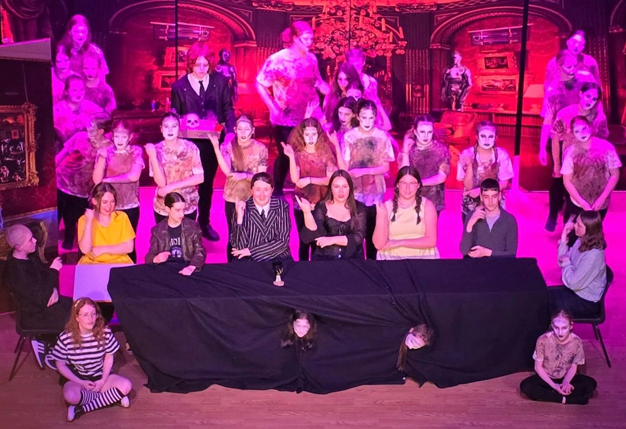 Addams Family - A1 STAGE - POP-UP FLATS 2.3m high - PHOTOS - 58