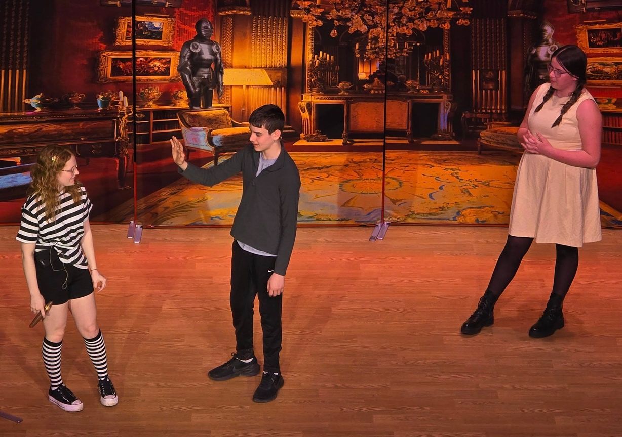Addams Family - A1 STAGE - POP-UP FLATS 2.3m high - PHOTOS - 61