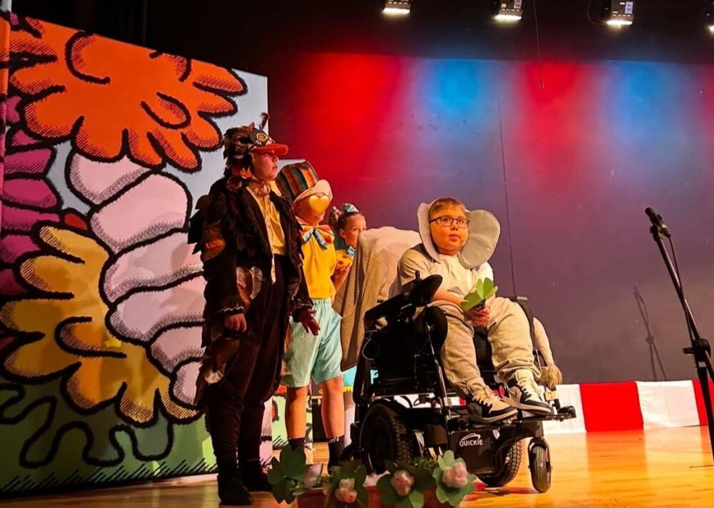 Seussical - A1 STAGE - POP-UP FLATS 2.3m high - PHOTOS - 13