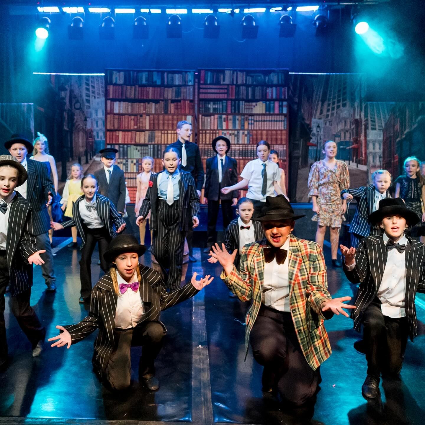 Bugsy - A1 STAGE - POP-UP FLATS 2.3m high - PHOTOS - 56