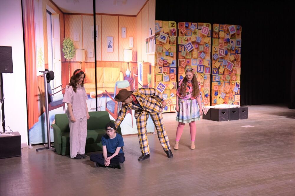 Matilda - A1 STAGE - POP-UP FLATS 3.5m high - PHOTOS - 05