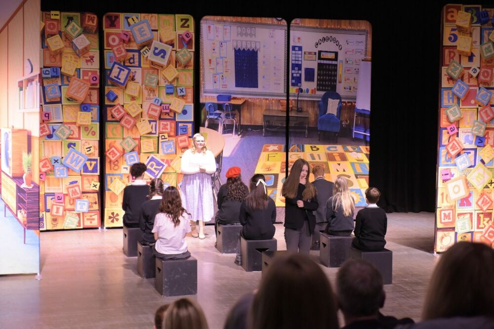 Matilda - A1 STAGE - POP-UP FLATS 3.5m high - PHOTOS - 07