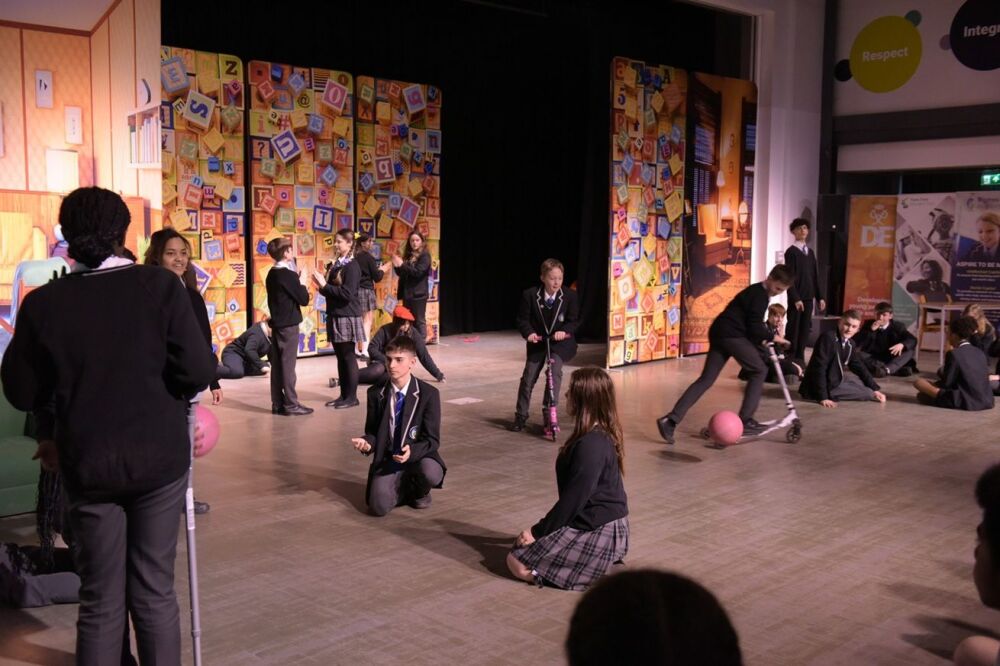 Matilda - A1 STAGE - POP-UP FLATS 3.5m high - PHOTOS - 09