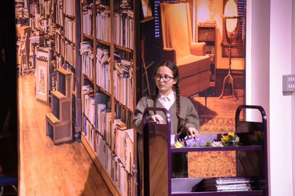 Matilda - A1 STAGE - POP-UP FLATS 3.5m high - PHOTOS - 12