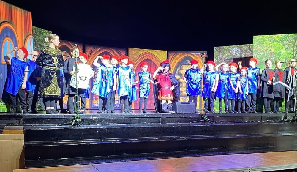 Shrek - A1 STAGE - POP-UP FLATS 2.3m high - PHOTOS - 41