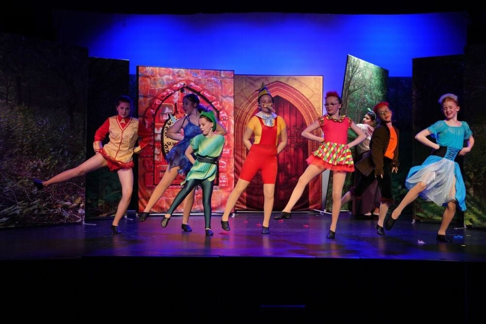 Shrek - A1 STAGE - POP-UP FLATS 2.3m high - PHOTOS - 60